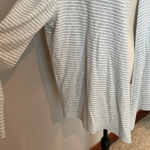 NWT Chico’s Zenergy Stripe Rib Mix Cardigan SZ L Heather Gray Soft and Stretchy - Picture 7 of 13